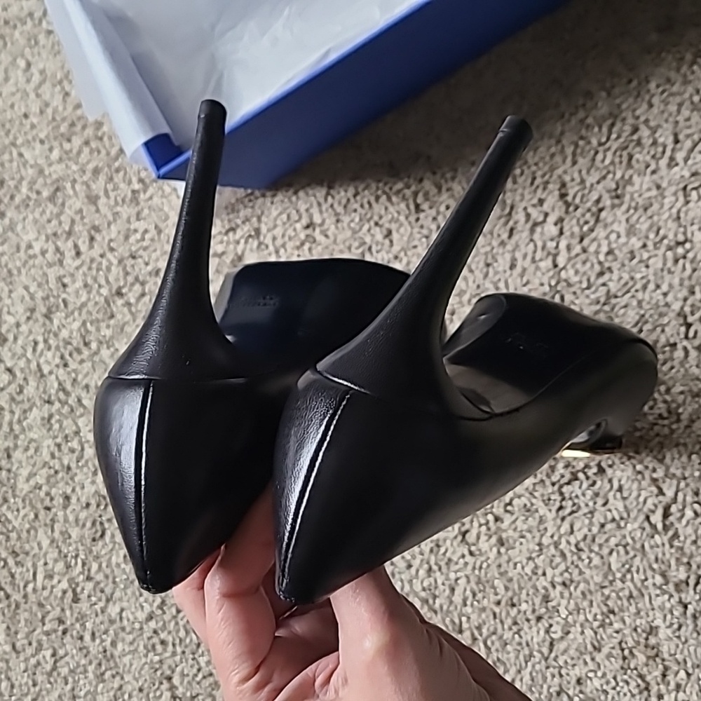 Stuart Weitzman Stanton 90 Black Leather pump With Gold Bow Detail - Picture 12 of 13